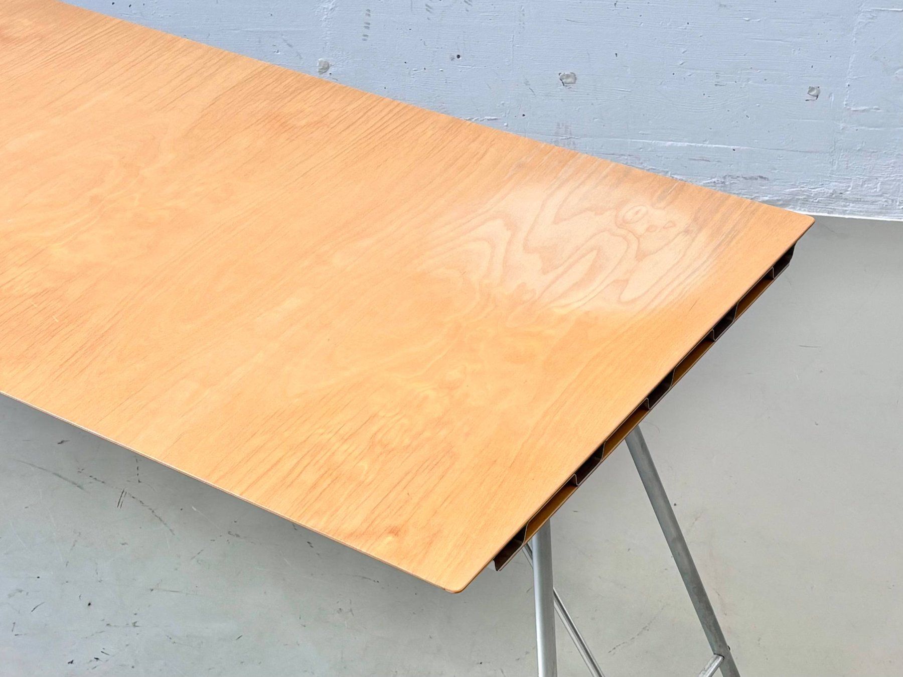 Atelier Alinea Tische: Atelier Alinea Bürotisch mit Metallgestell – Gebraucht aus Zürich von LeMoege 6
