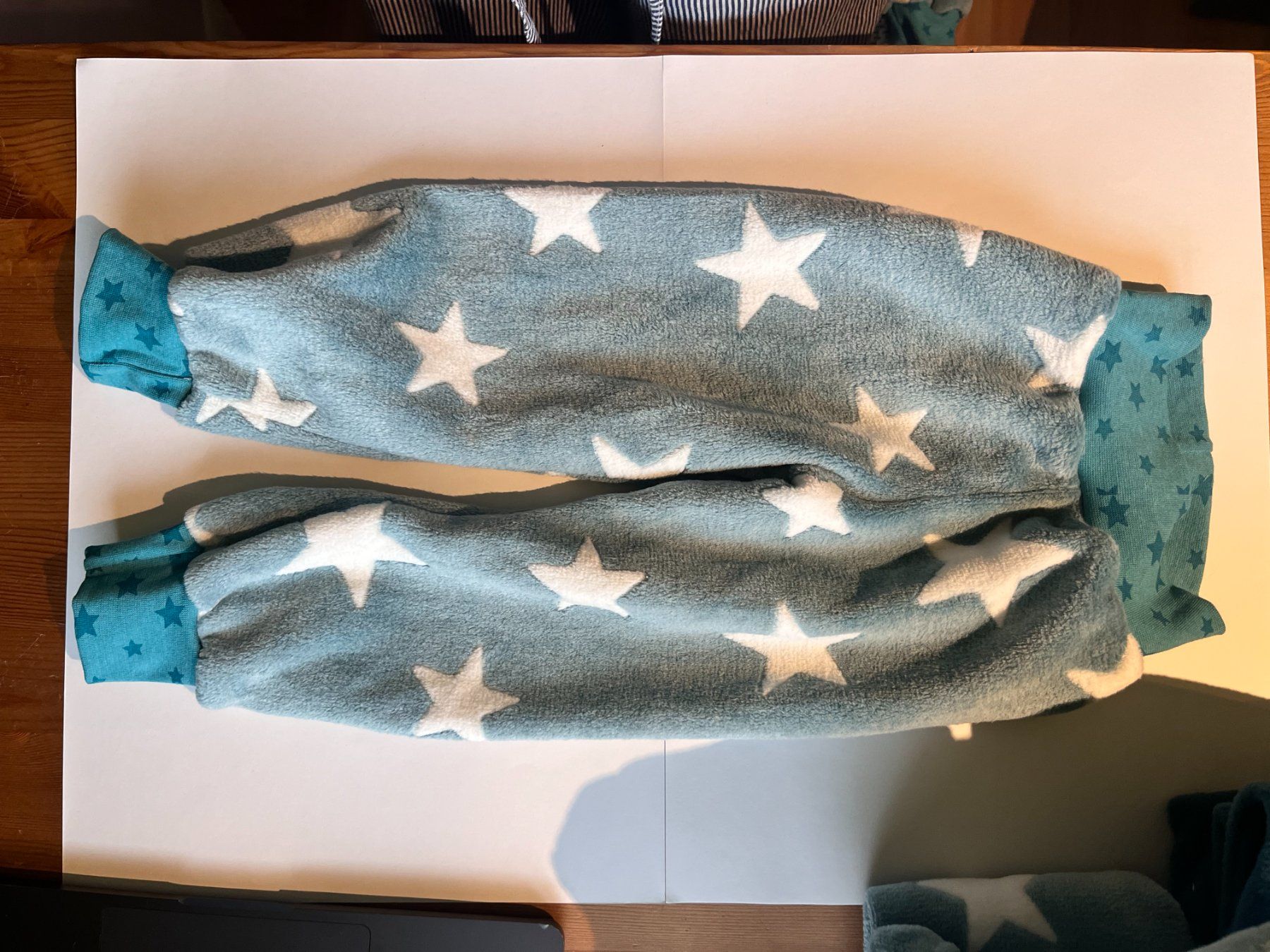 Pantaloni: 1 Kinderhose selbst genäht – Nuovo e nell'imballaggio originale da Büsserach venduto da bor_s88m