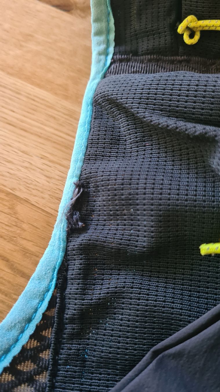 Hoka One One Zaini: Sac trail Hoka, taille M – Nuovo (secondo la descrizione) da Corbeyrier venduto da hel_t5mq 8