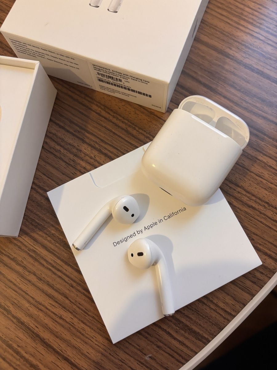 Apple Kopfhörer: Apple AirPods mit Ladecase – Gebraucht aus Genève von joh_h8mg 2