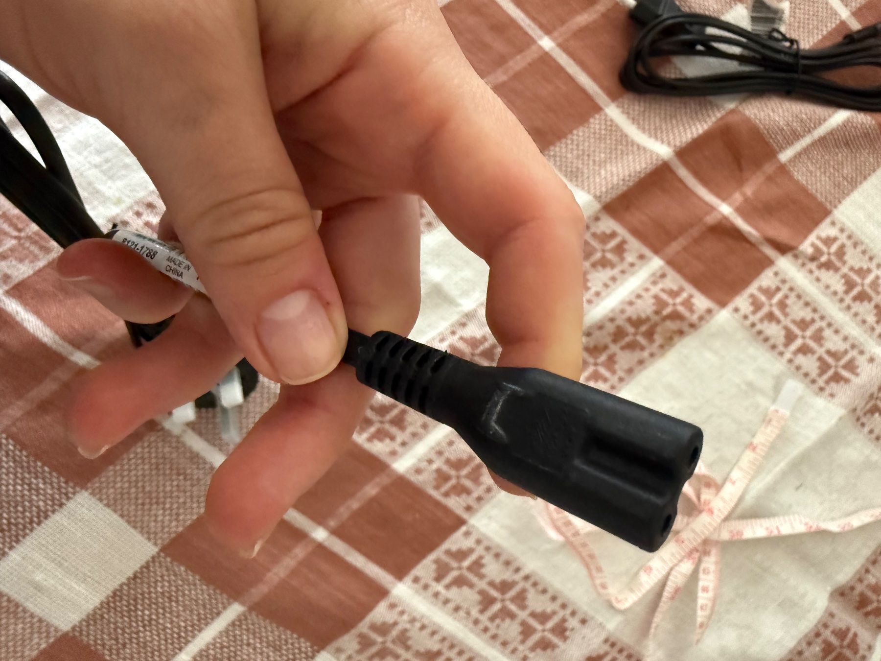 Kabel: Neuwertiges Netzkabel mit Stecker, Schwarz, HPI 2319 – Gebraucht aus Riehen von ann_76jw 3
