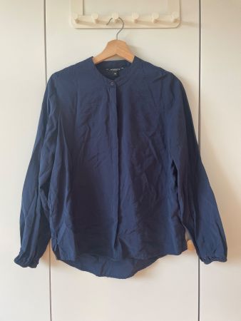 Schlichte, dunkelblaue Bluse von Manguun, Gr. 38