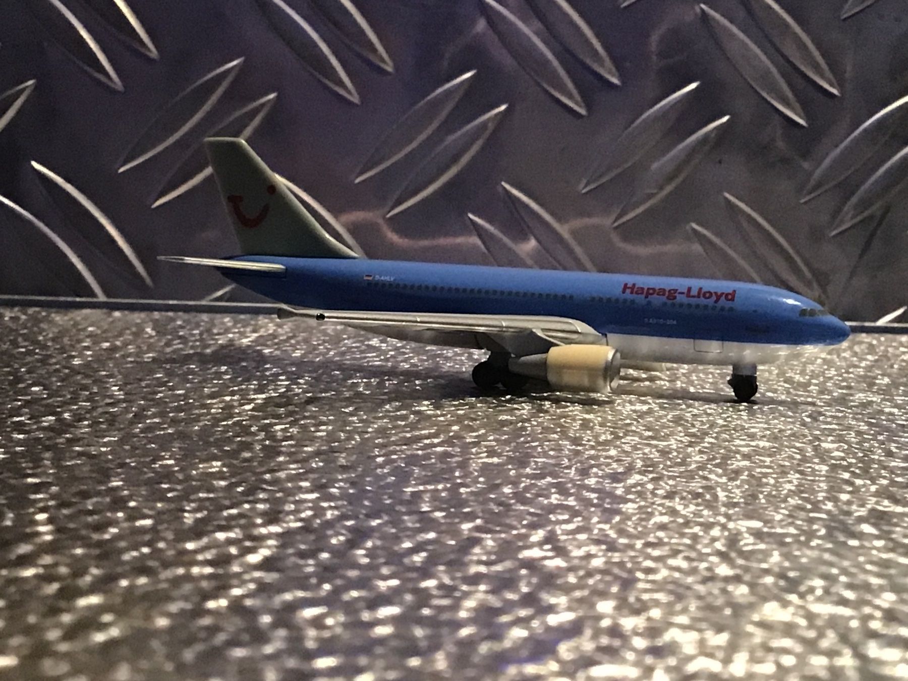 Airbus Kit di modellismo & Modellini statici: HAPAG-LIOYD AIRBUS A310-200  1:500 – Usato da Männedorf venduto da Spezial-Modelle 1