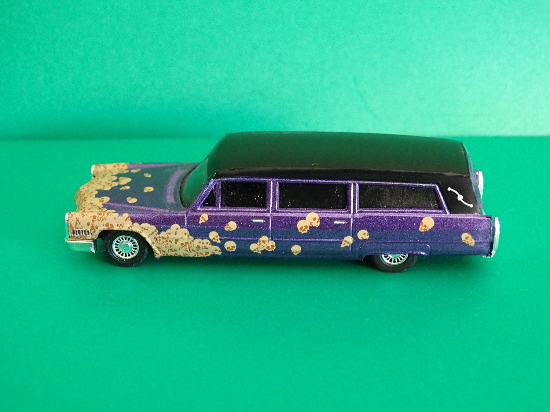 Cadillac Modellini d'auto: Cadillac Fleetwood von Busch 1/87 – Usato da Bretzwil venduto da Meex 2