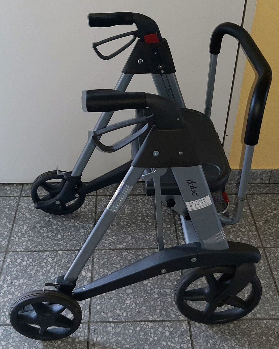 Ausili per la deambulazione: Rollator Active Walker Acces mit Sitzhöhenverstellung – Usato da Zürich venduto da Zurich 4