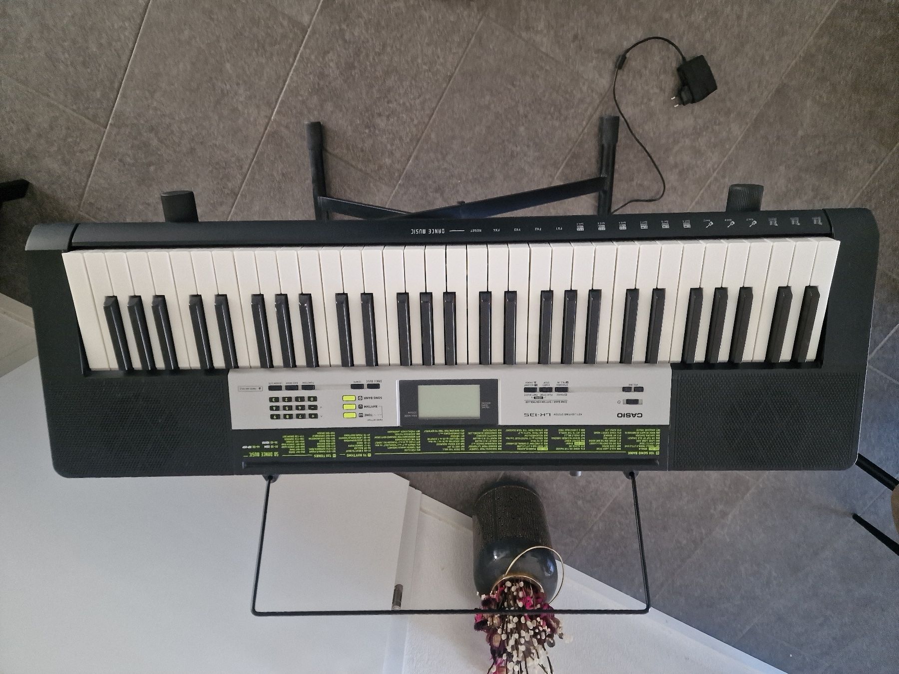 Strumenti musicali: Clavier électronique Casio + support – Très bon état – Usato da Avenches venduto da dia_h99r 1