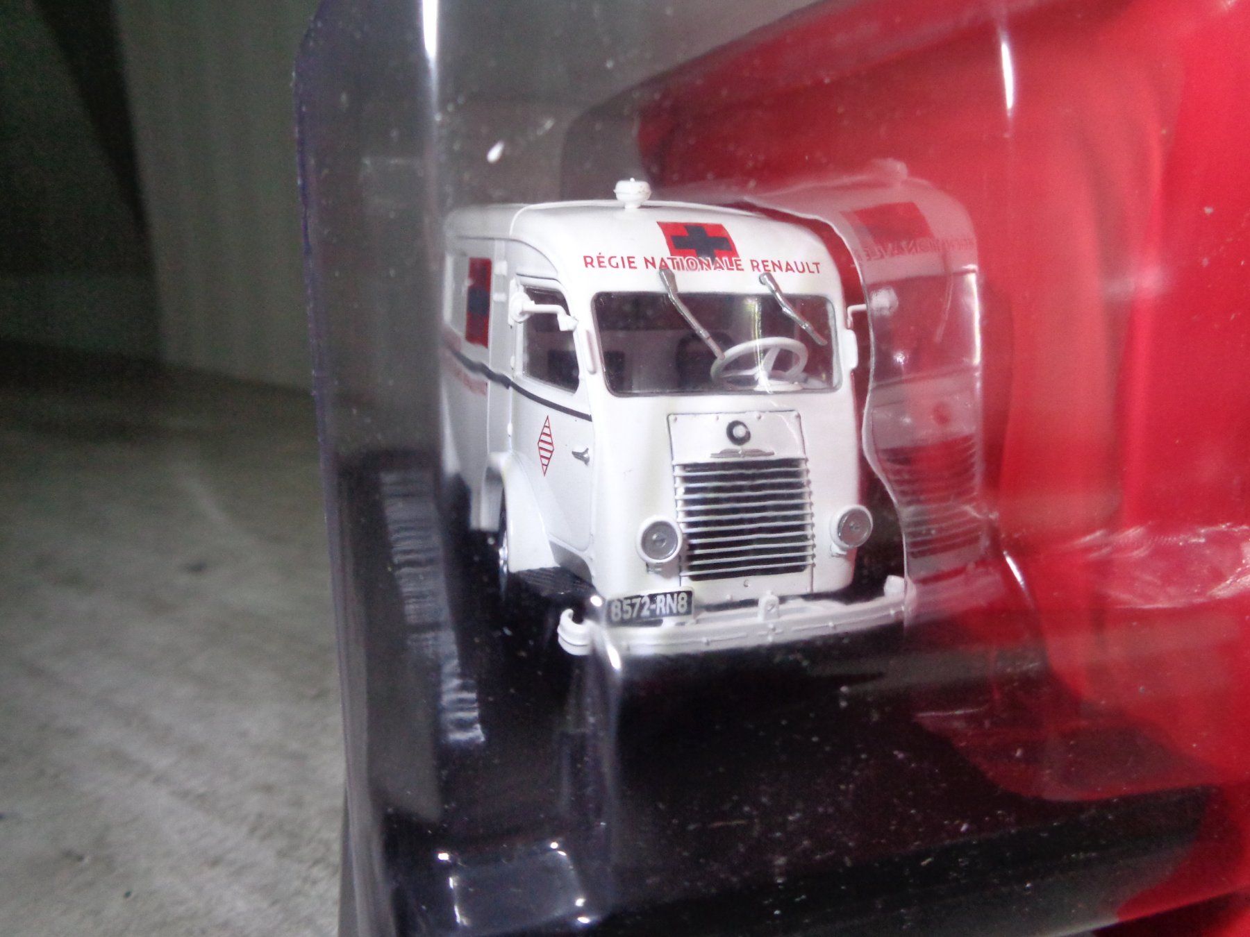 Renault Modellautos: Hachette 1:43 206 E1 Ambulance Usines Renault – Neu und originalverpackt aus Reconvilier von rallycar 1