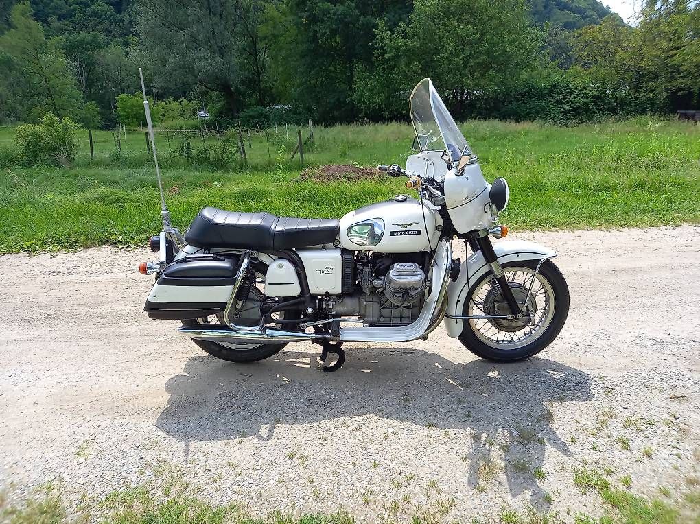 Strada: Moto Guzzi V7 700 – Usato da Bombinasco venduto da Camarildo