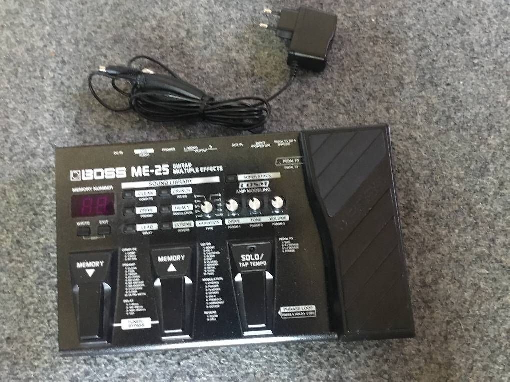 Boss Instruments de musique: Multi Effektgerät Boss ME-25 in Top Zustand – D'occasion à Duggingen par Singfogel