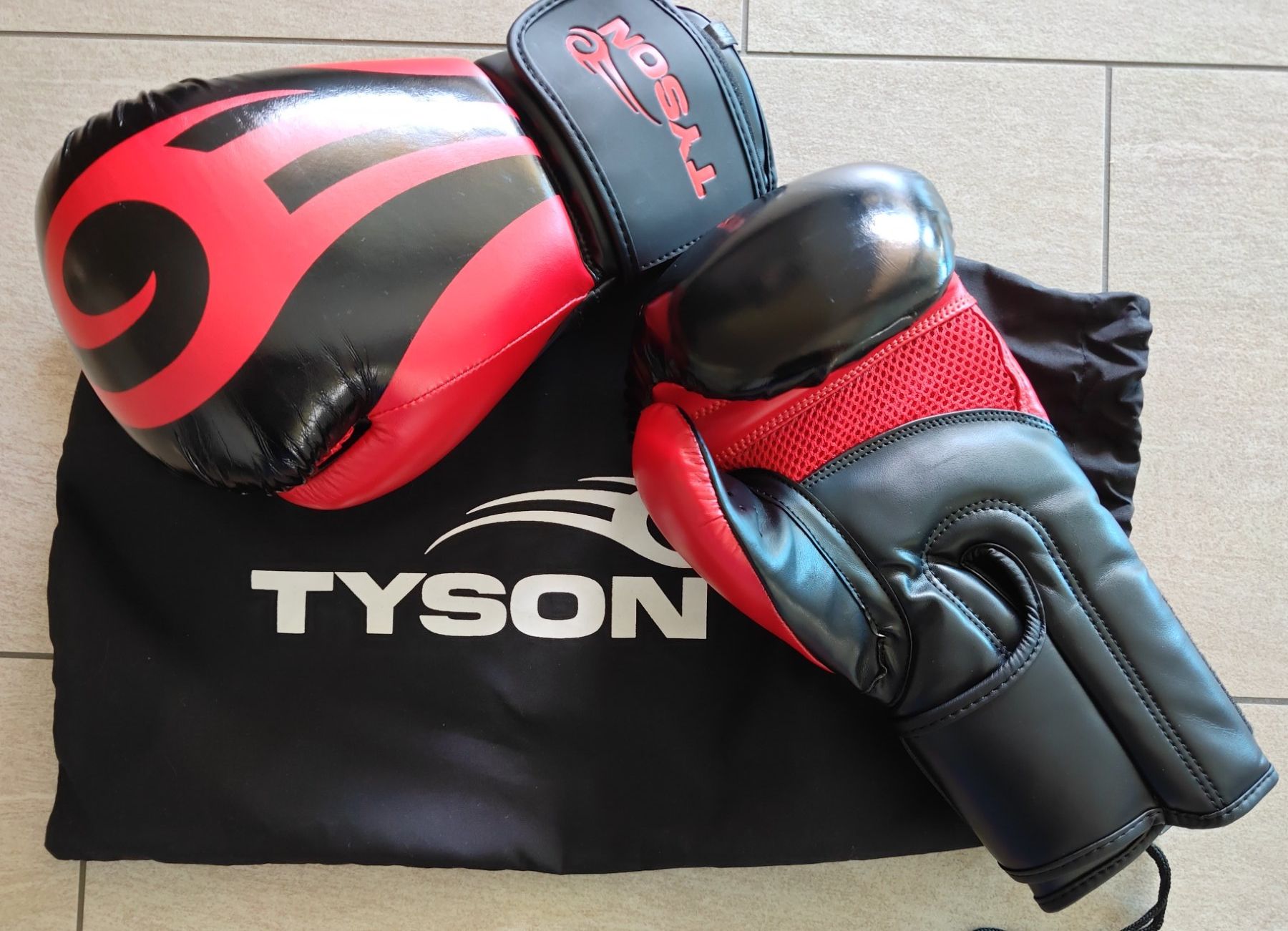 Gants & mitaines : Boxhandschuhe "Tyson Pro Hook Series Glove - Red", 12oz – Neuf (Voir description) à Mauren par Raymaniac2002