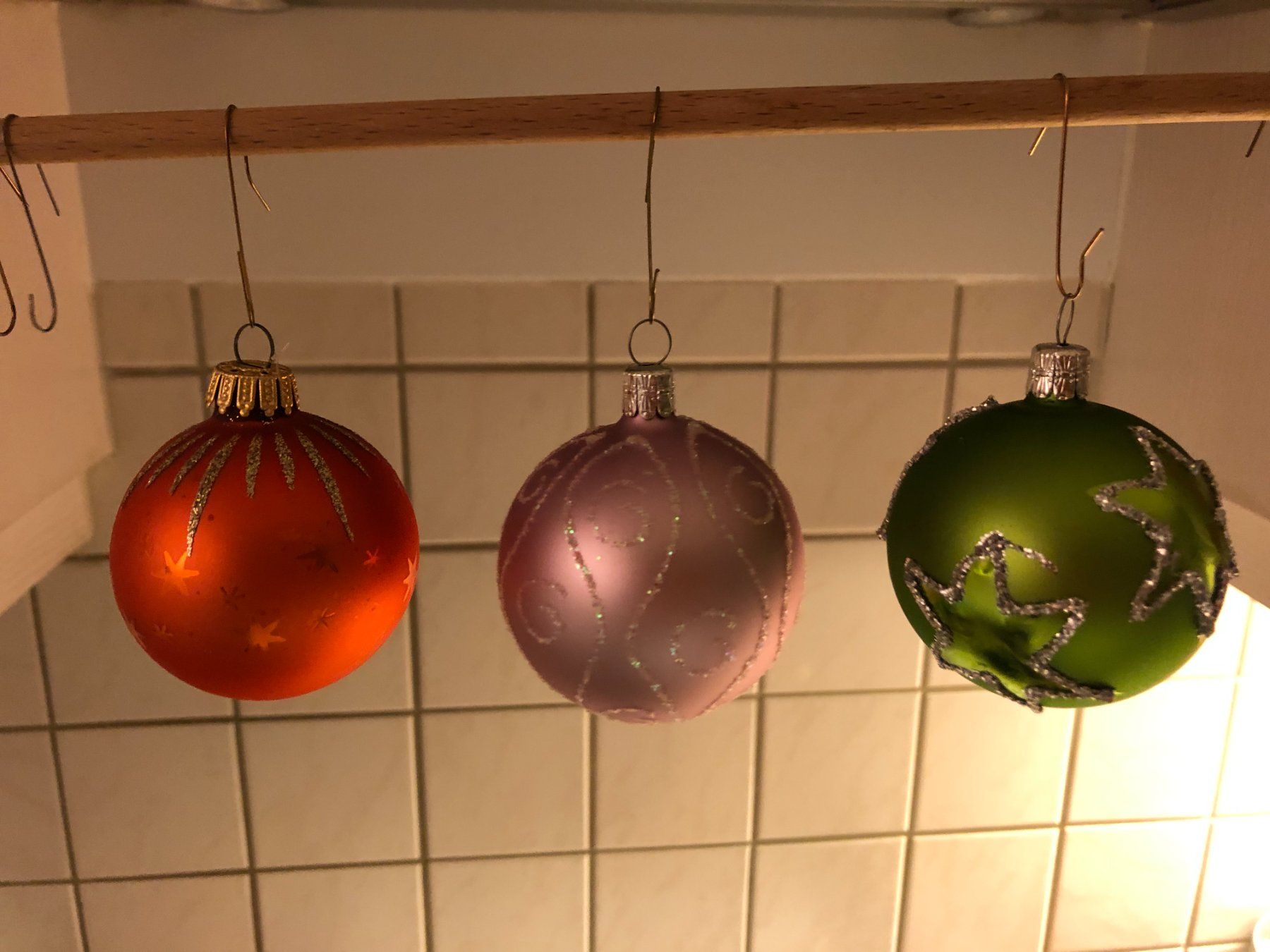 Alle Dekorationen: Trio sehr hübsche Weihnachtskugeln mit Glimmer – Gebraucht aus Gossau/ZH von amazonas66 1