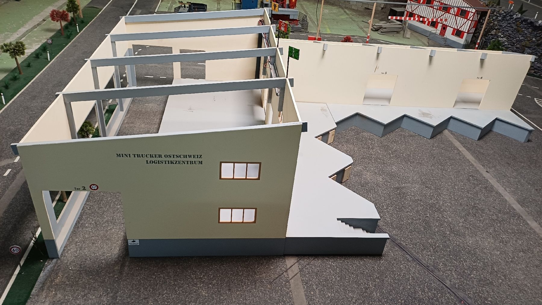 Kit di modellismo & Modellini statici: Modell Logistikzentrum in 1:14 – Usato da Niederwil SG venduto da Space306 4
