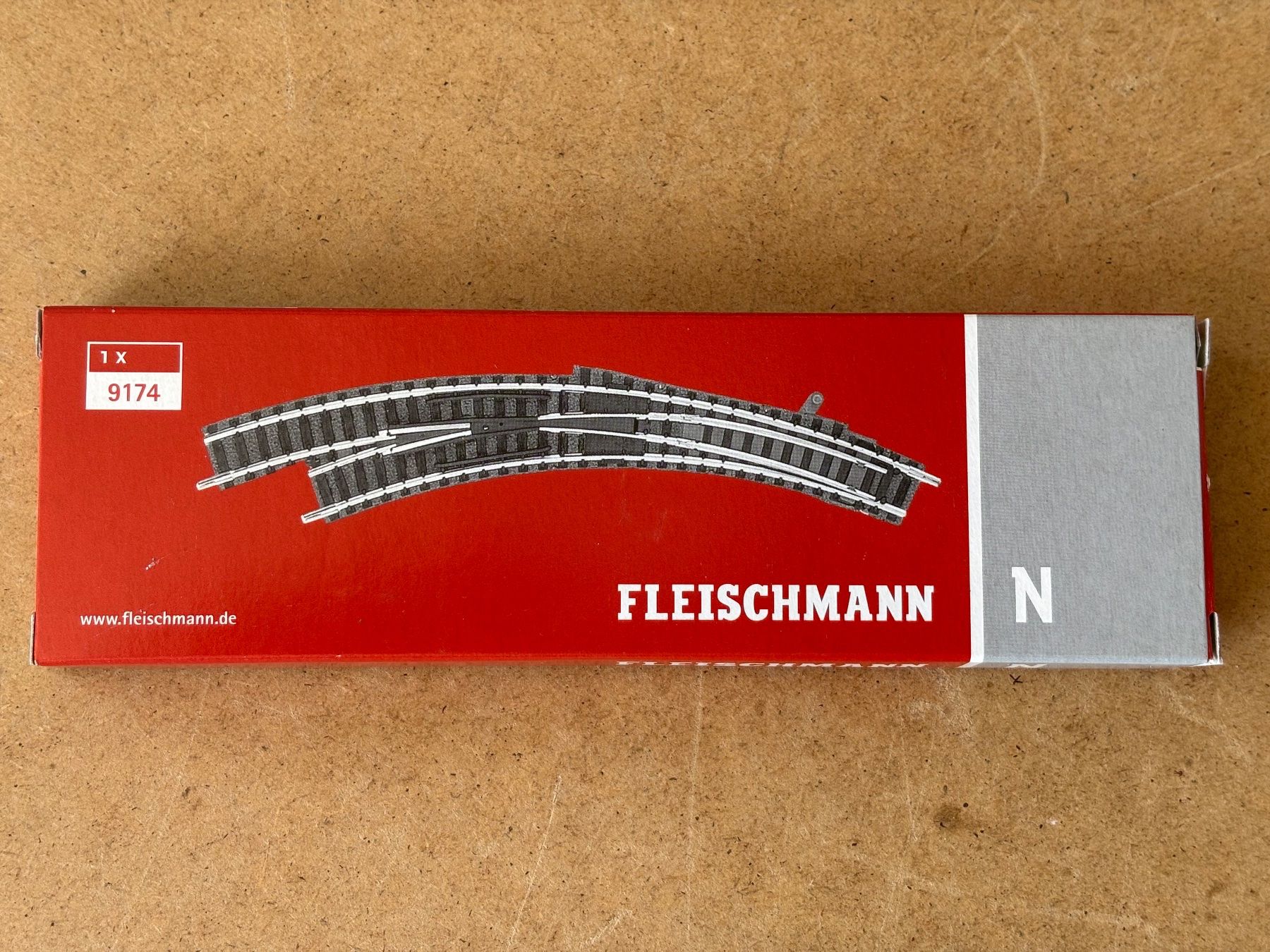 Fleischmann Modellini di ferrovie: Fleischmann 9174 Bogenweiche links R1/R2 – Nuovo e nell'imballaggio originale da Hauterive NE venduto da eriamch