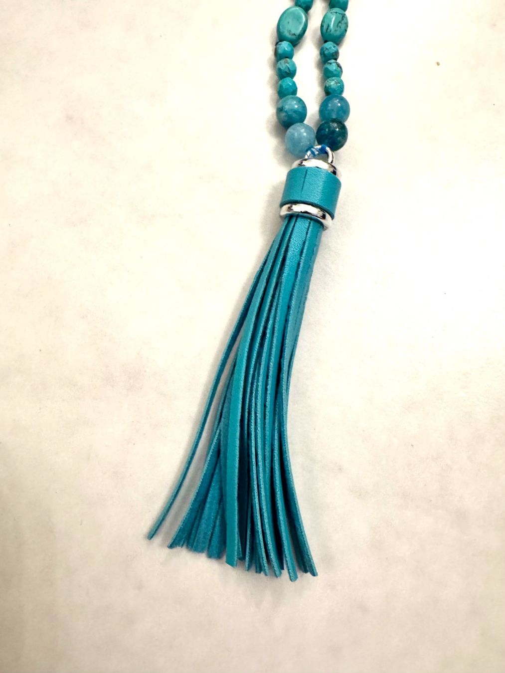 Catenine: NEU: Tuerkis-Amazonit Halskette mit Leder-Quaste - tuerkis – Nuovo e nell'imballaggio originale da Maienfeld venduto da Fashion_2009 1