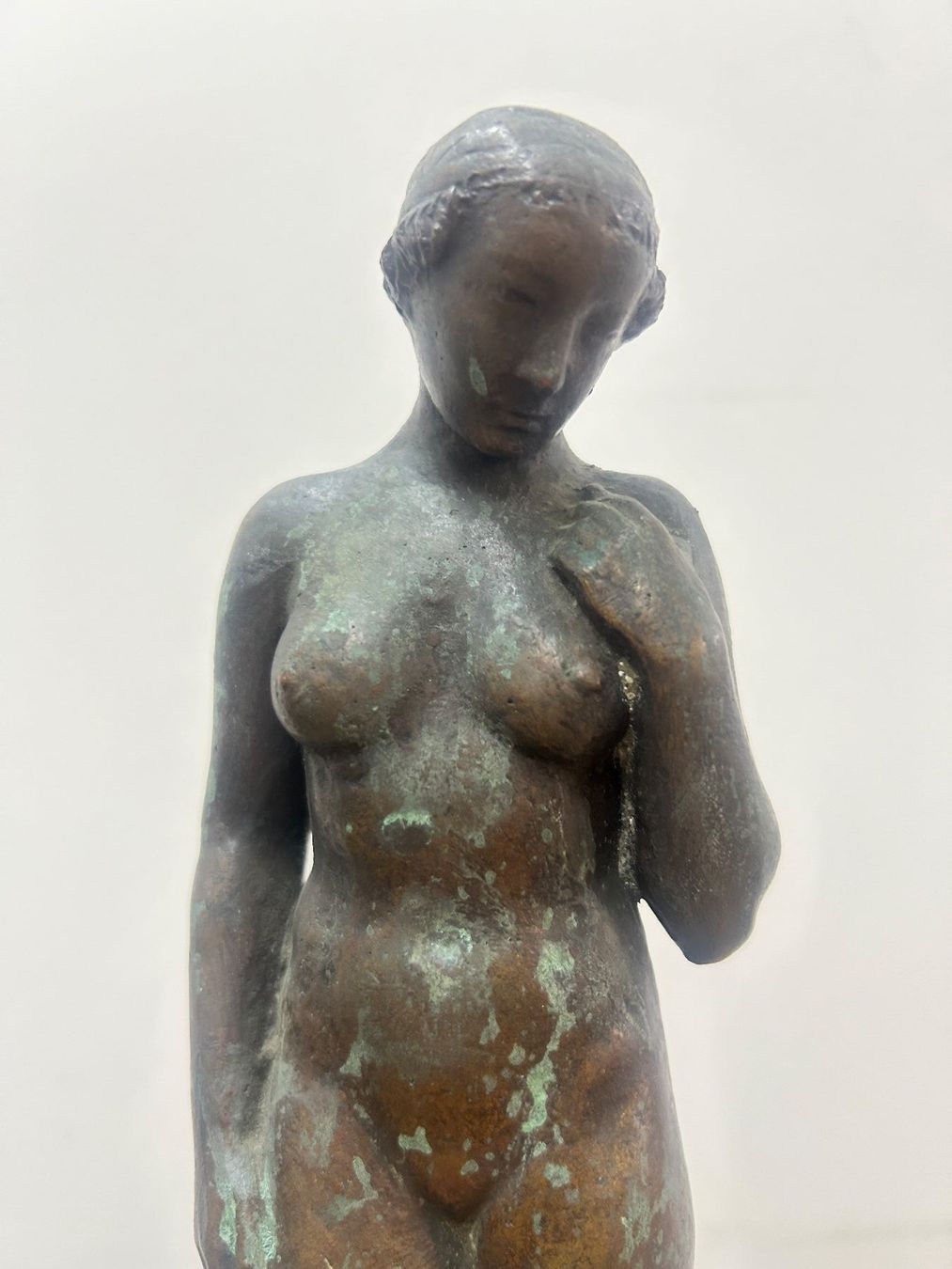 Skulpturen & Statuen: antike Bronzestatuette eines weiblichen Aktes ca. um 1900 – Gebraucht aus Zürich von Levelart 4