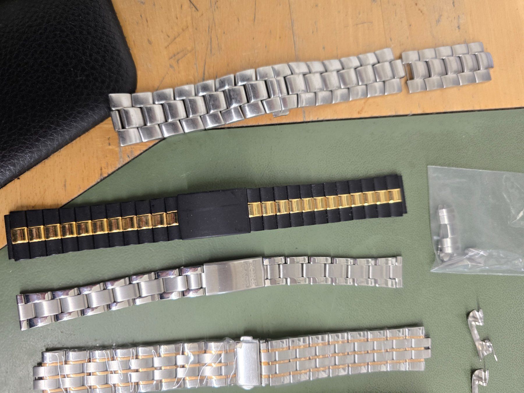 Orologi: Lot de 7 bracelets de montre – Usato da Tramelan venduto da Nirdan 2