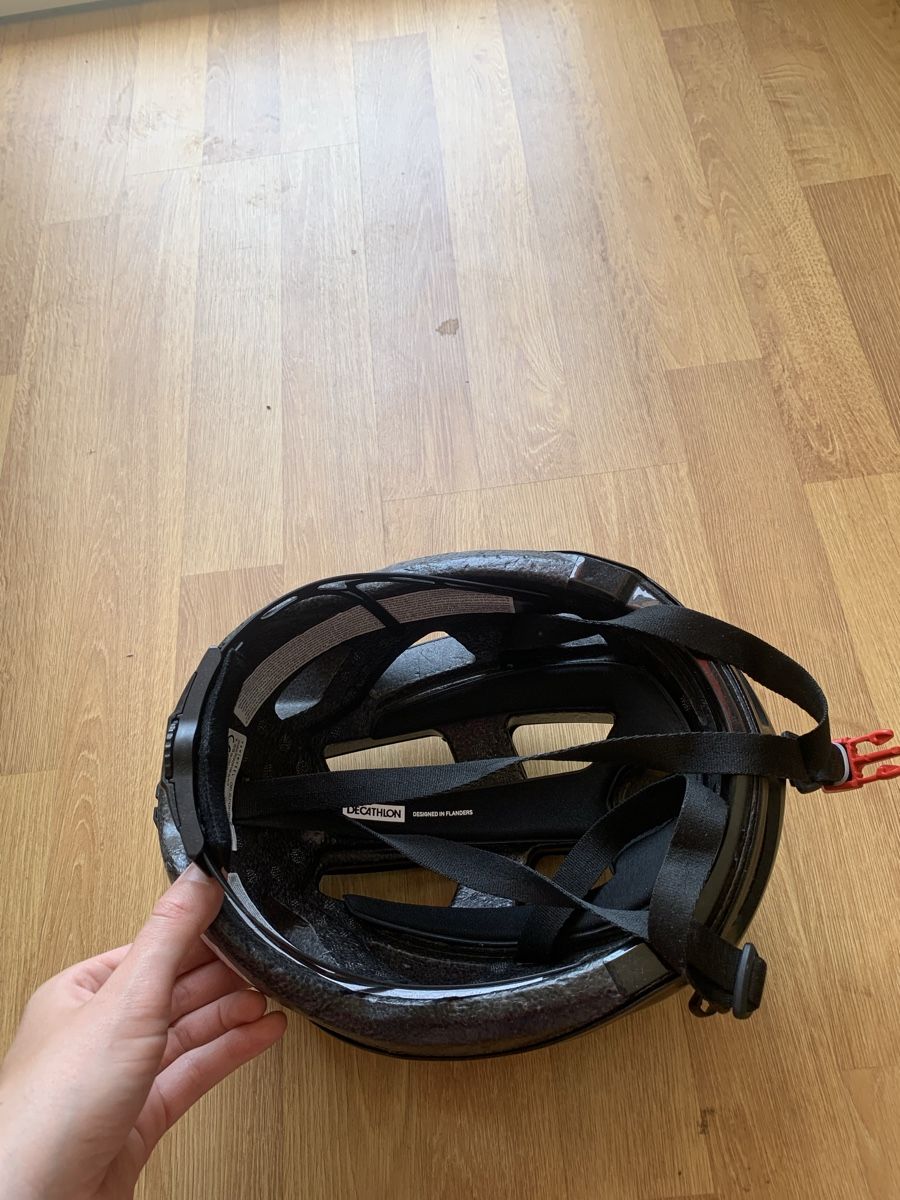Decathlon Caschi: decathlon black bicycle helmet – Usato da Ostermundigen venduto da lucy.walsh 3