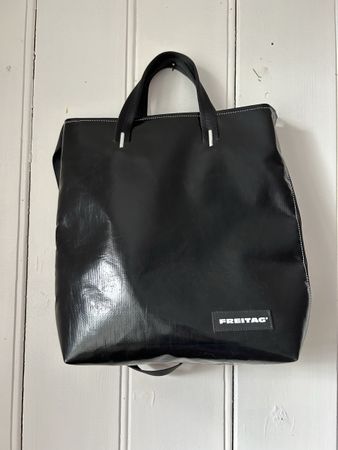 Freitag Tasche Leland schwarz