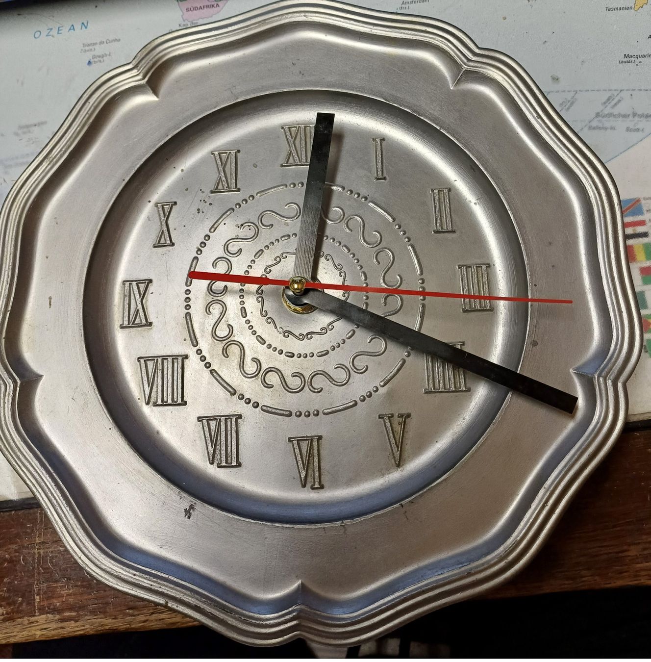 Piatti: Zinnteller mit Uhr – Usato da Castiel venduto da mcconsulting