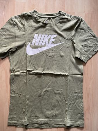 Nike T-Shirt, Gr. S, Olivgrün, neuwertig für den Sommer