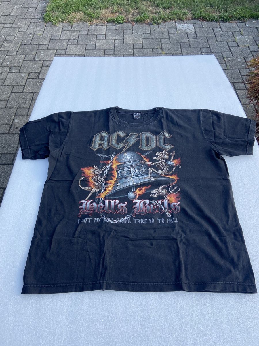 T-shirt: AC/DC Shirt – Usato da Schötz venduto da Willibandi
