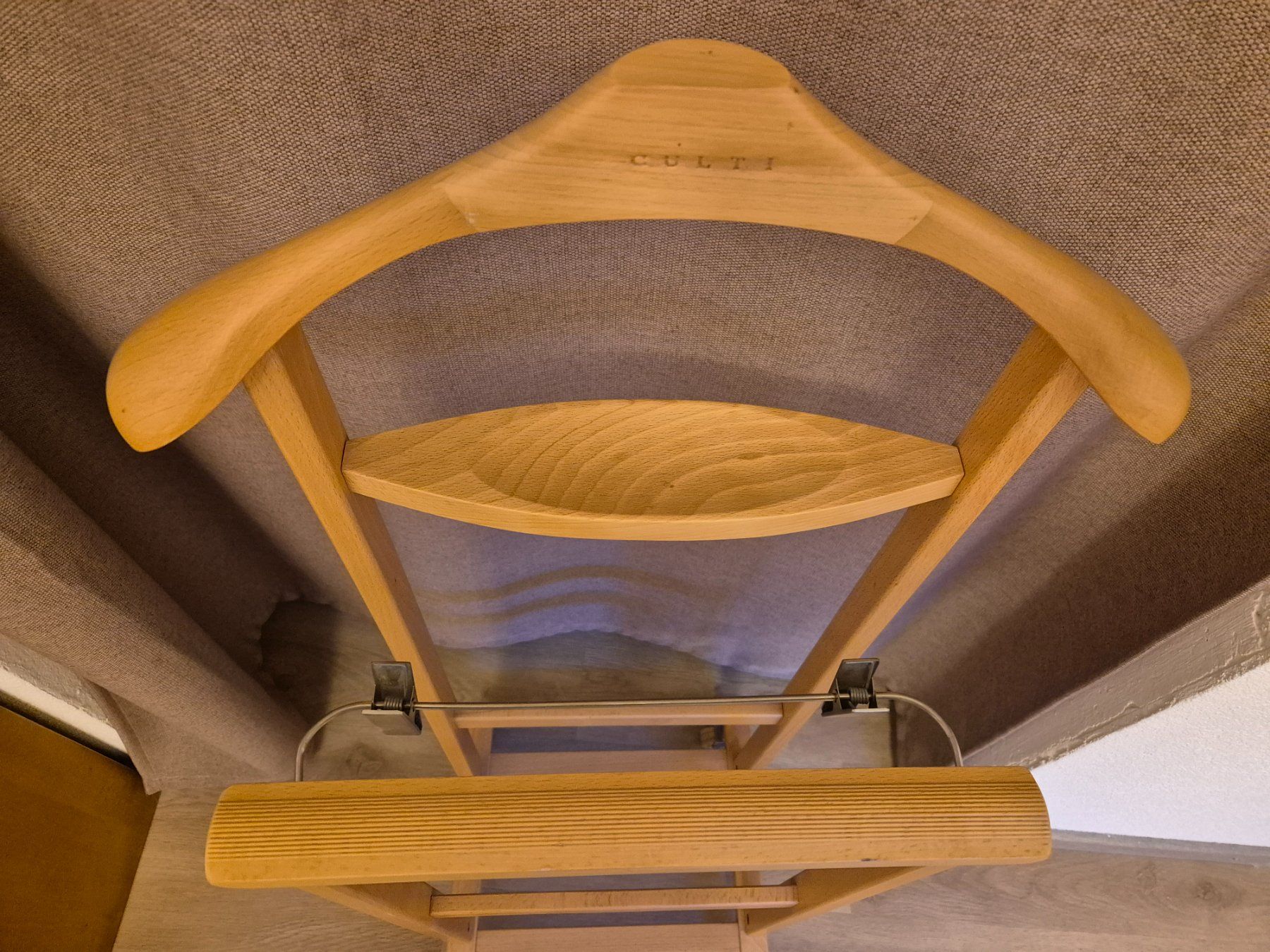 Garderobe: Herren Diener aus Holz – Gebraucht aus Egerkingen von Castel77 1