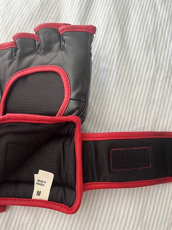 Adidas Guanti & manicotti: Boxhandschuhe Kickboxen – Usato da Zürich venduto da chiffchaff 2