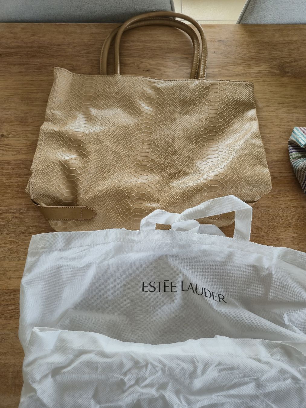 Estée Lauder Borse da donna: 5 Taschen Estēe Lauder – Nuovo (secondo la descrizione) da Einsiedeln venduto da Bounty018 2