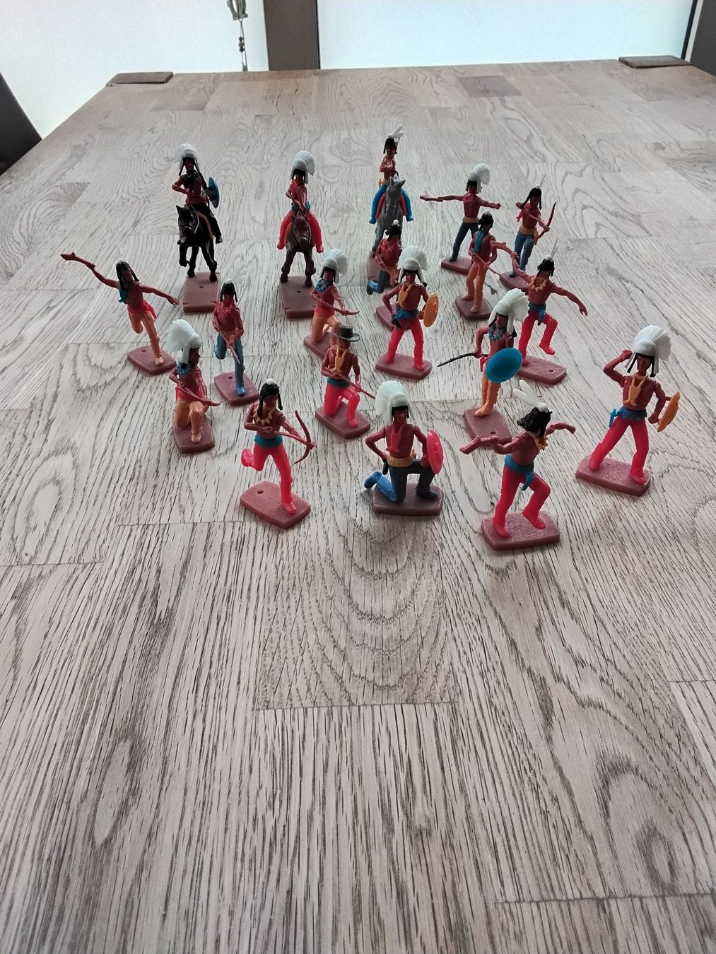 Statuette: Cowboy und Indianer Figuren – Usato da Ruemlang venduto da Ike300