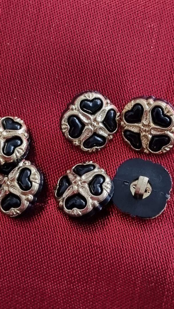 Bottoni: Boutons 6 pcs – Nuovo e nell'imballaggio originale da Tolochenaz venduto da nieeva 1