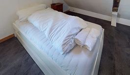 90er Bett weiss mit Lattenrost gebraucht guter Zustand