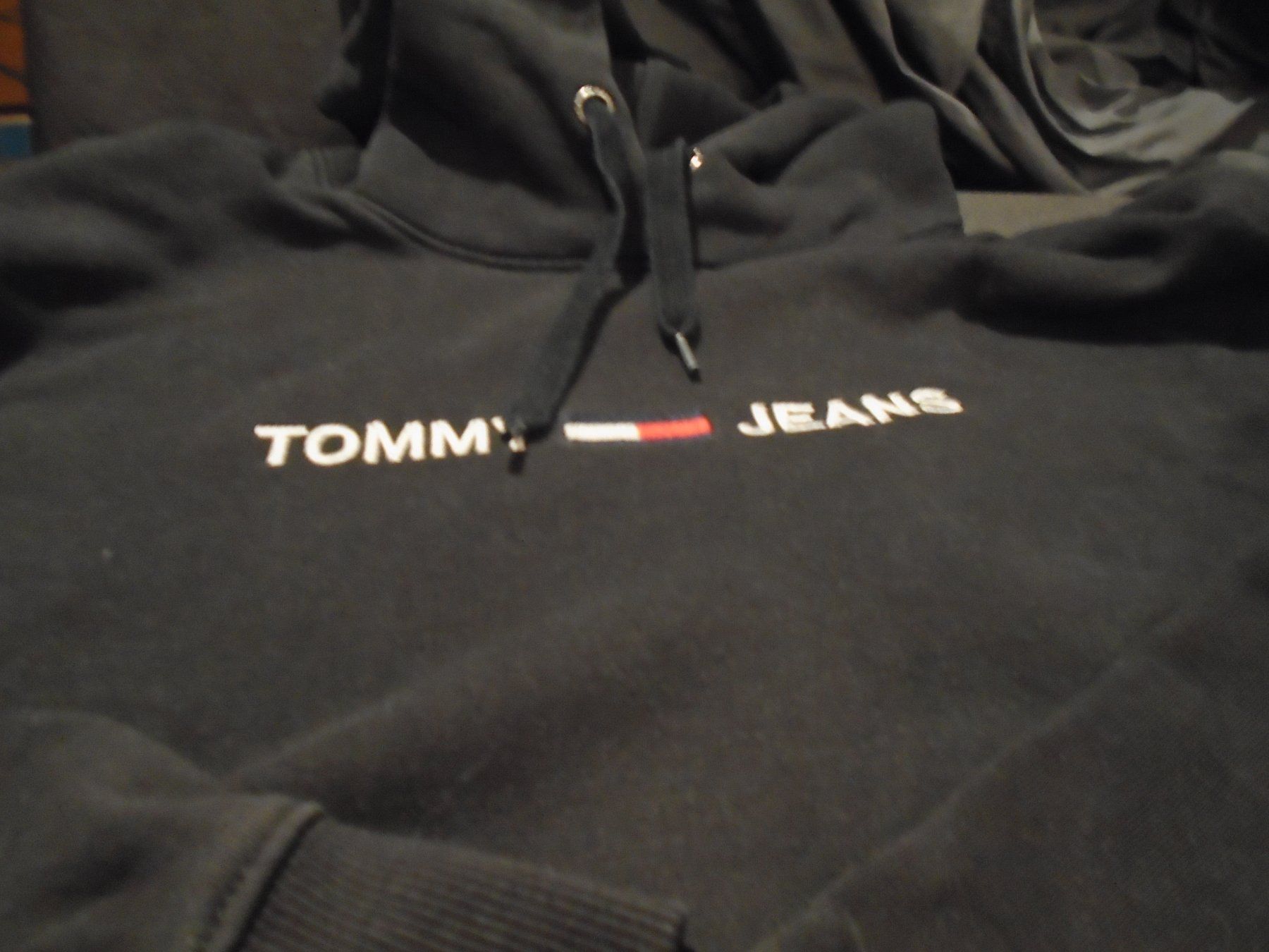 Tommy Hilfiger Pullover & Sweatshirts: Kapuzenpullover Grösse M, Tommy Jeans, schwarz – Gebraucht aus Zürich von Motzkuh 1