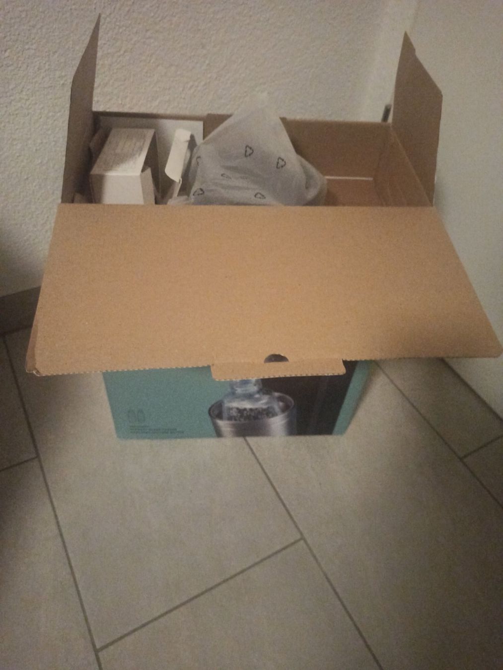 Sodastream Elettrodomestici da cucina: SodaStream E-DUO elektrisch Set + 2 Glasflaschen ab 1.- – Usato da Oberweningen venduto da mar_87mx 4