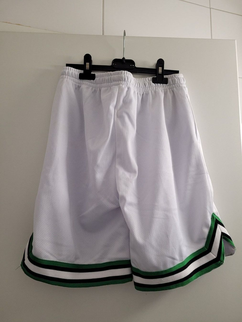 Pantaloni: Short de sport blanc – Usato da Biel/Bienne venduto da Leila32 1
