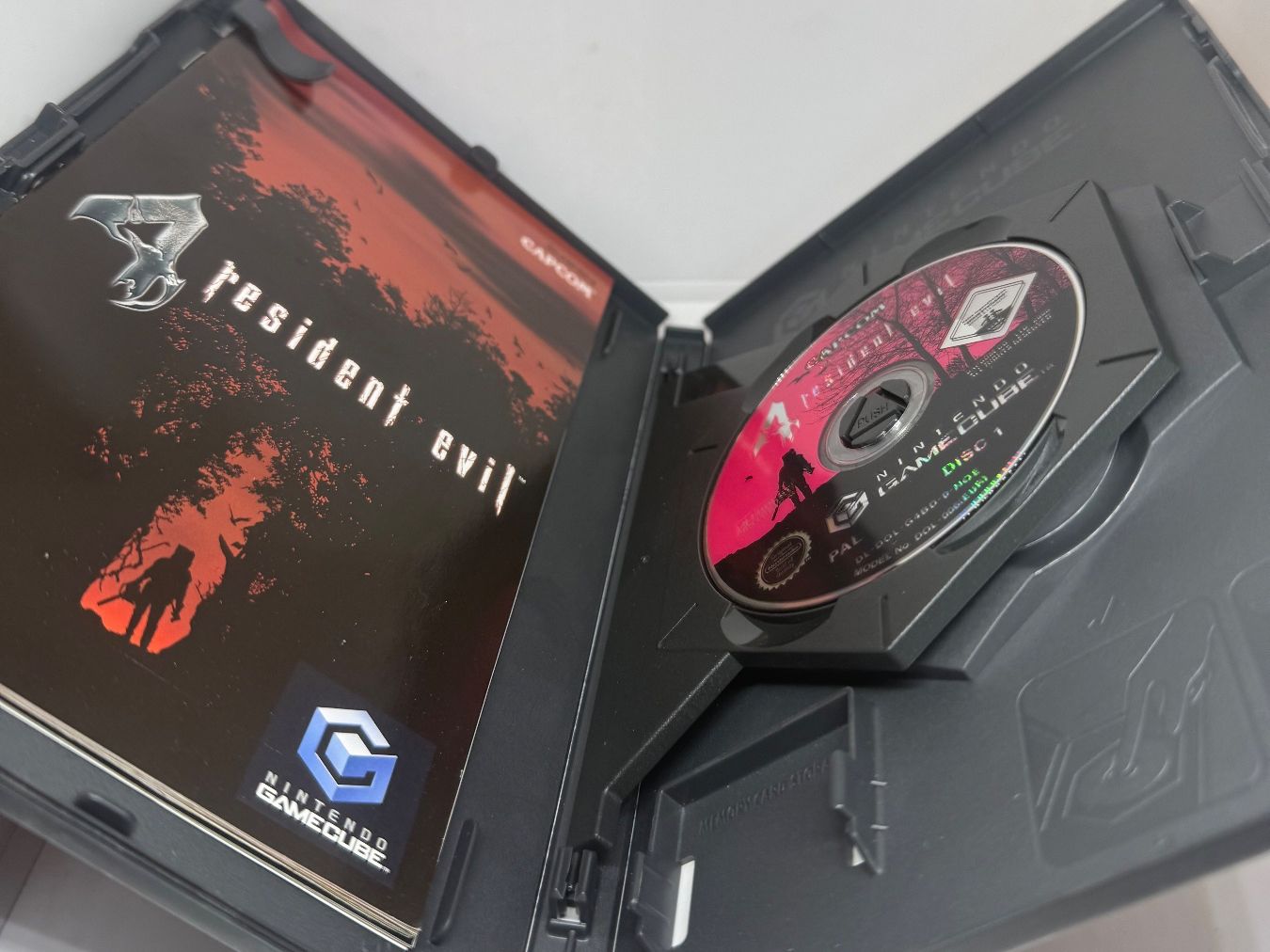 Nintendo Giochi: Resident Evil 4 Gamecube Nintendo – Usato da Dietlikon venduto da NESFEVER 3
