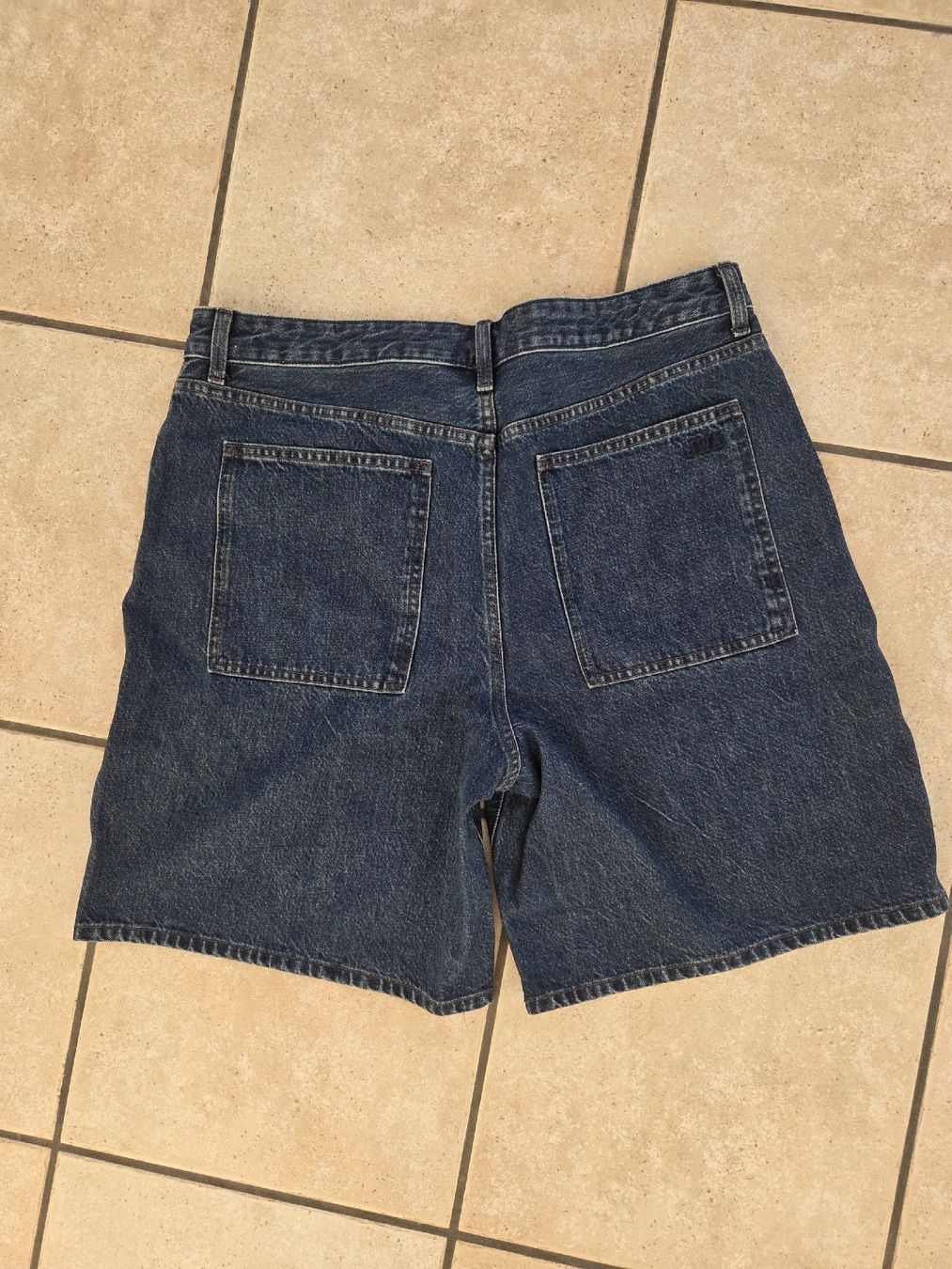 Uniqlo Jeans: Neue Uniqlo Jeansshorts – Nuovo (secondo la descrizione) da Lupsingen venduto da alessandra_s 1