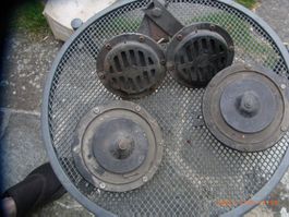 4 alte Hupen zu Oldtimer....