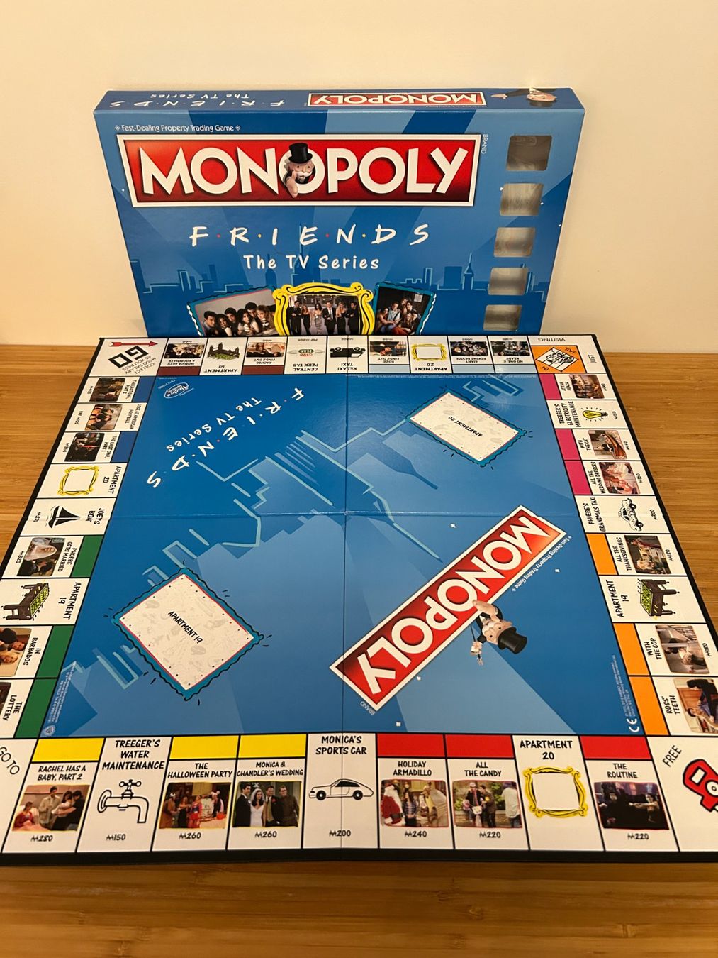 Hasbro Giochi: Monopoly 'Friends' Edition NEUF – Nuovo e nell'imballaggio originale da Gais venduto da ann_5jlh 2