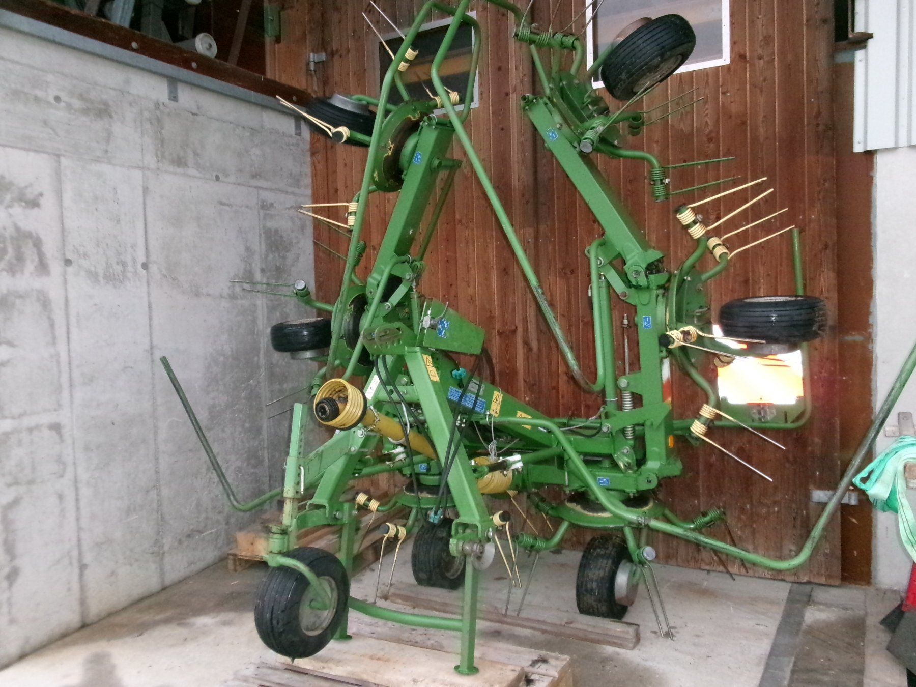 Krone Tutte le macchine: Krone - Kreiselheuer - Heuerntemaschine – Usato da Eschenbach SG venduto da GM-29 4