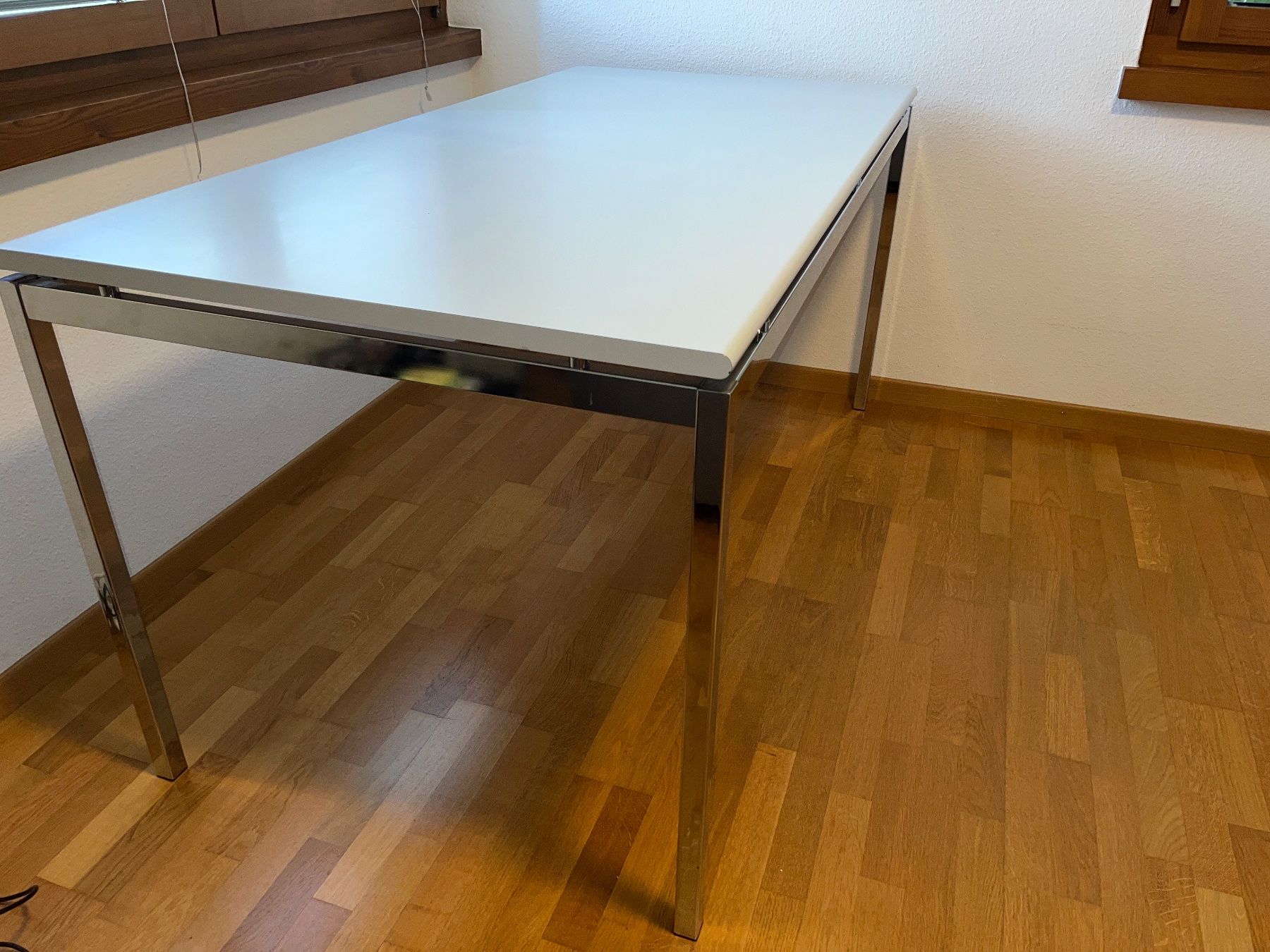 Scrivanie: Edler Bürotisch – Usato da Ennetbaden venduto da royalhighness