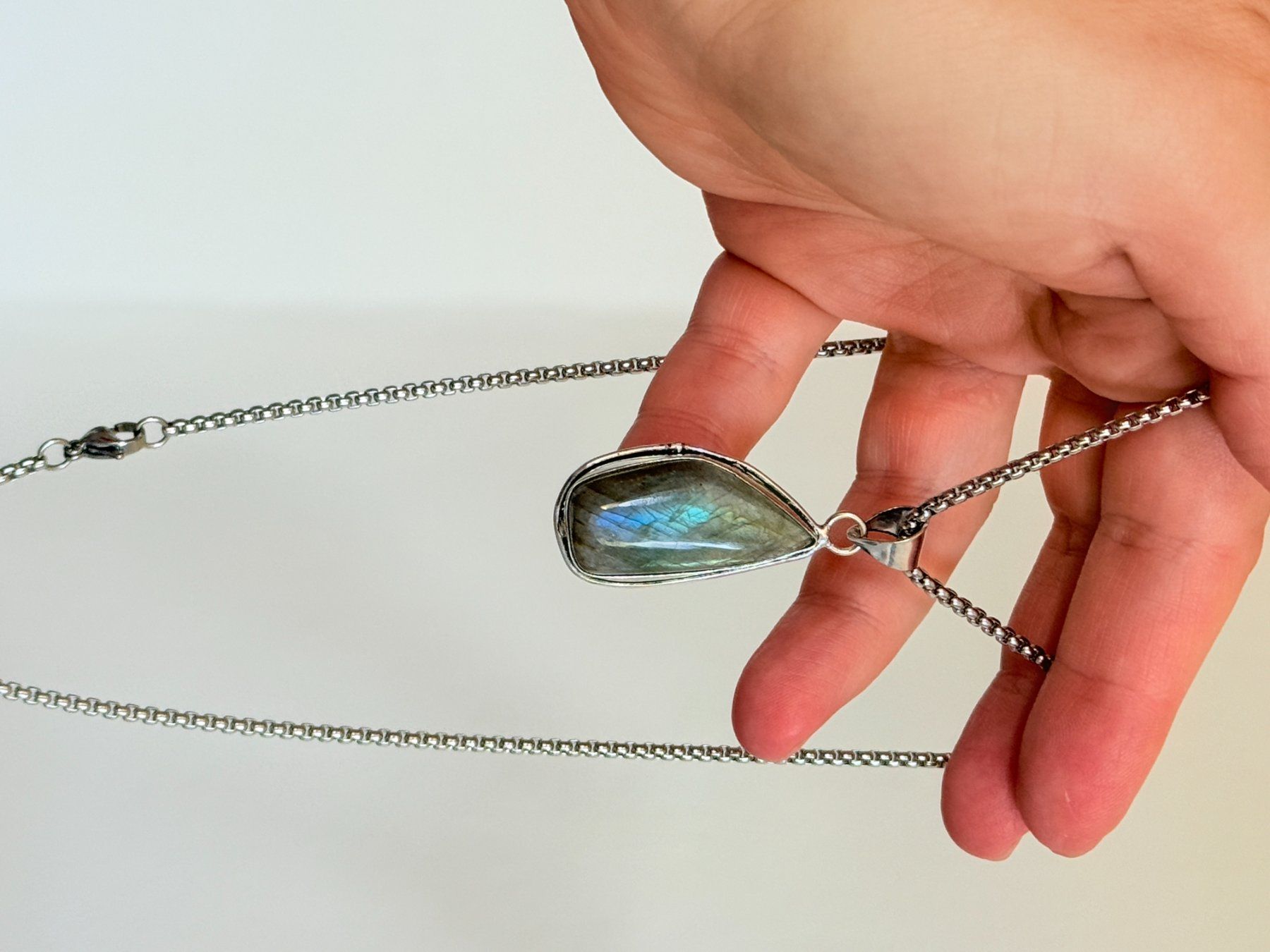 Ketten: Collier avec labradorite - Élégant & Naturel! – Neu und originalverpackt aus Genève von AWWA 7
