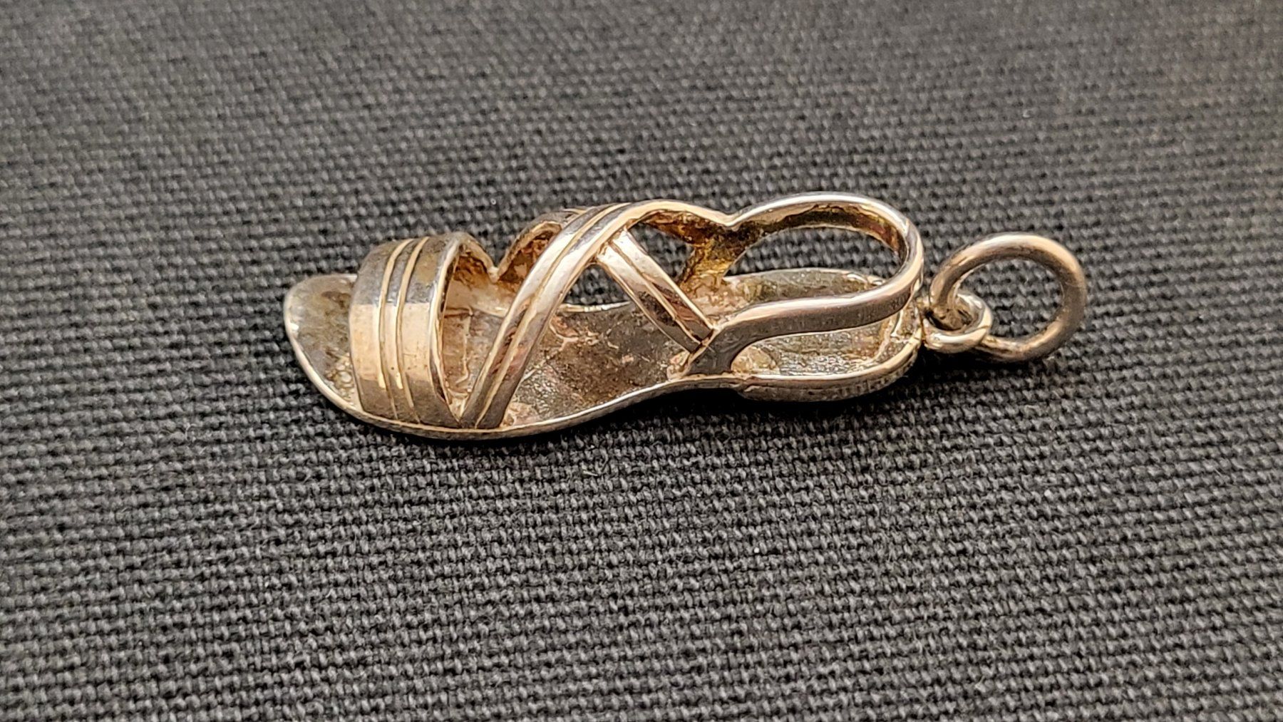 Pendentifs: Silber-Anhänger SANDALE – D'occasion à Basel par spinne02