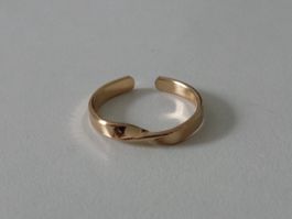 Ring goldfarbig, einfach verdreht, U56