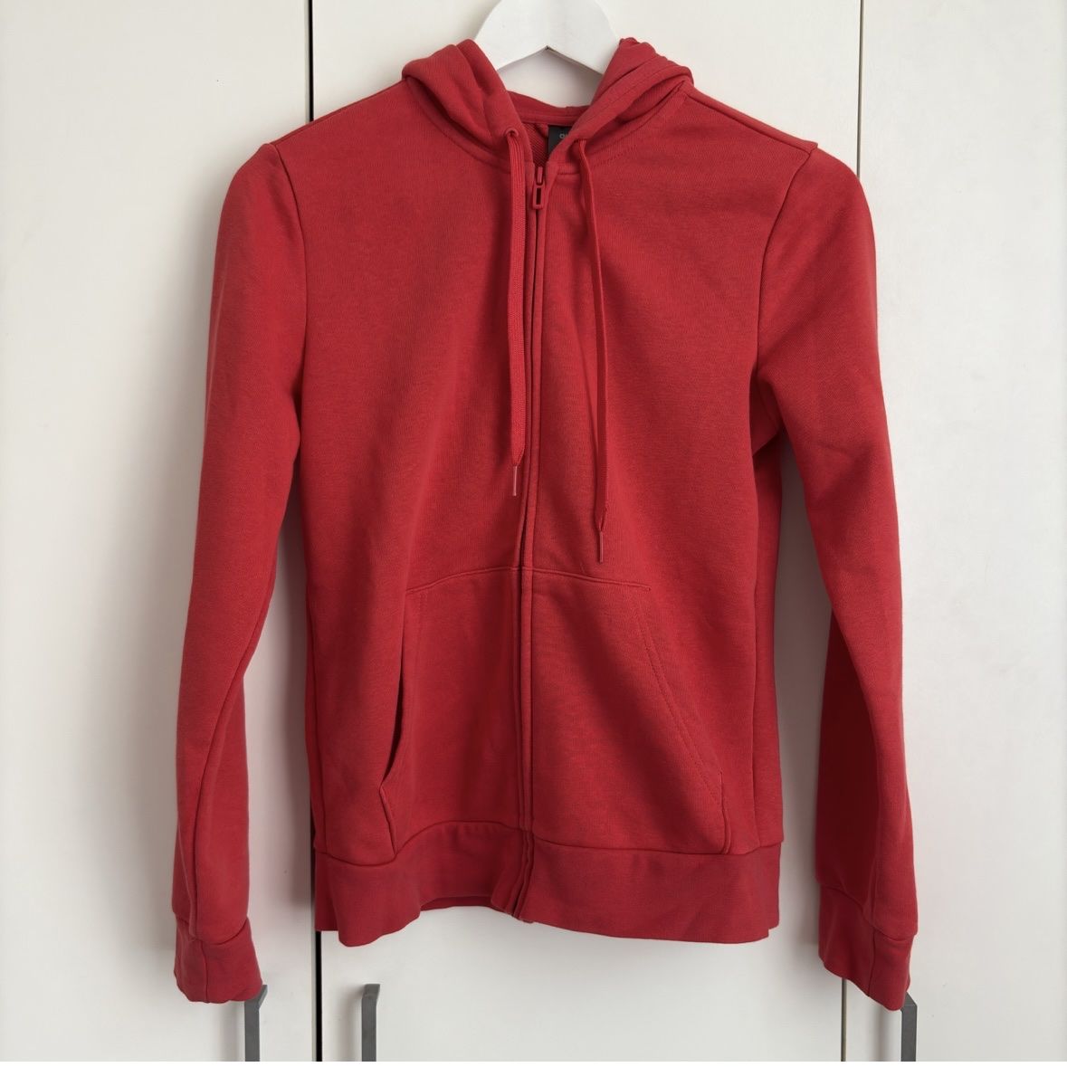 Adidas Giacche: Veste Adidas rouge S – Nuovo (secondo la descrizione) da Moudon venduto da TigerrrEye