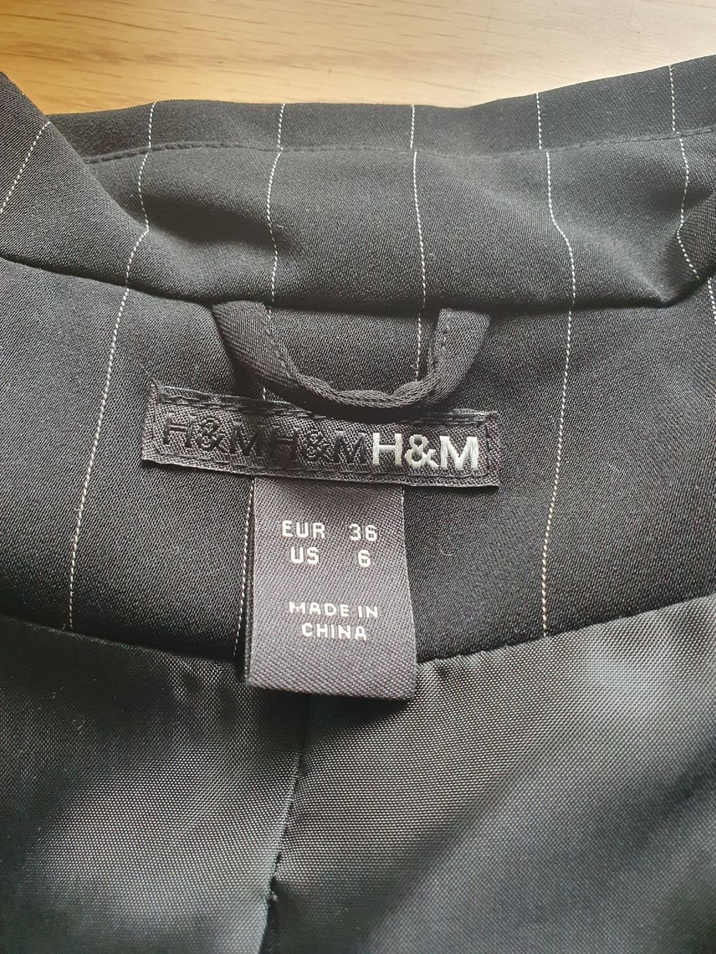 H&M Giacche: Blazer tailliert Gr. 36 Damen schwarz gestreift – Usato da Füllinsdorf venduto da areyouafreaktoo 3