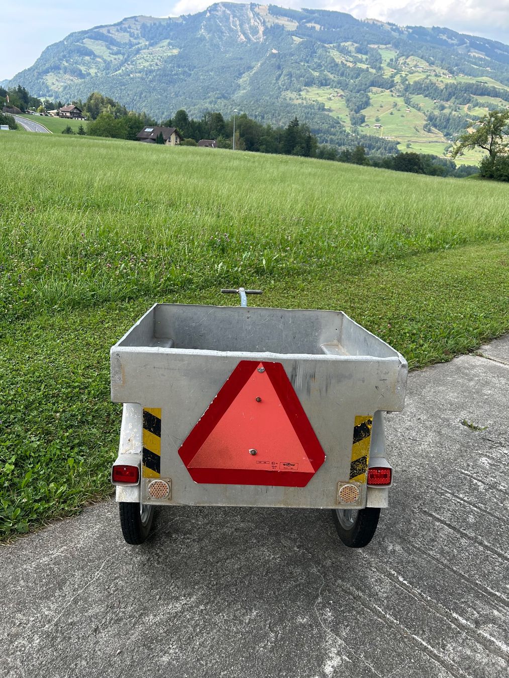 Remorques: Nostalgischer PTT- Anhänger – D'occasion à Goldau par Taburettli_Brocante 1
