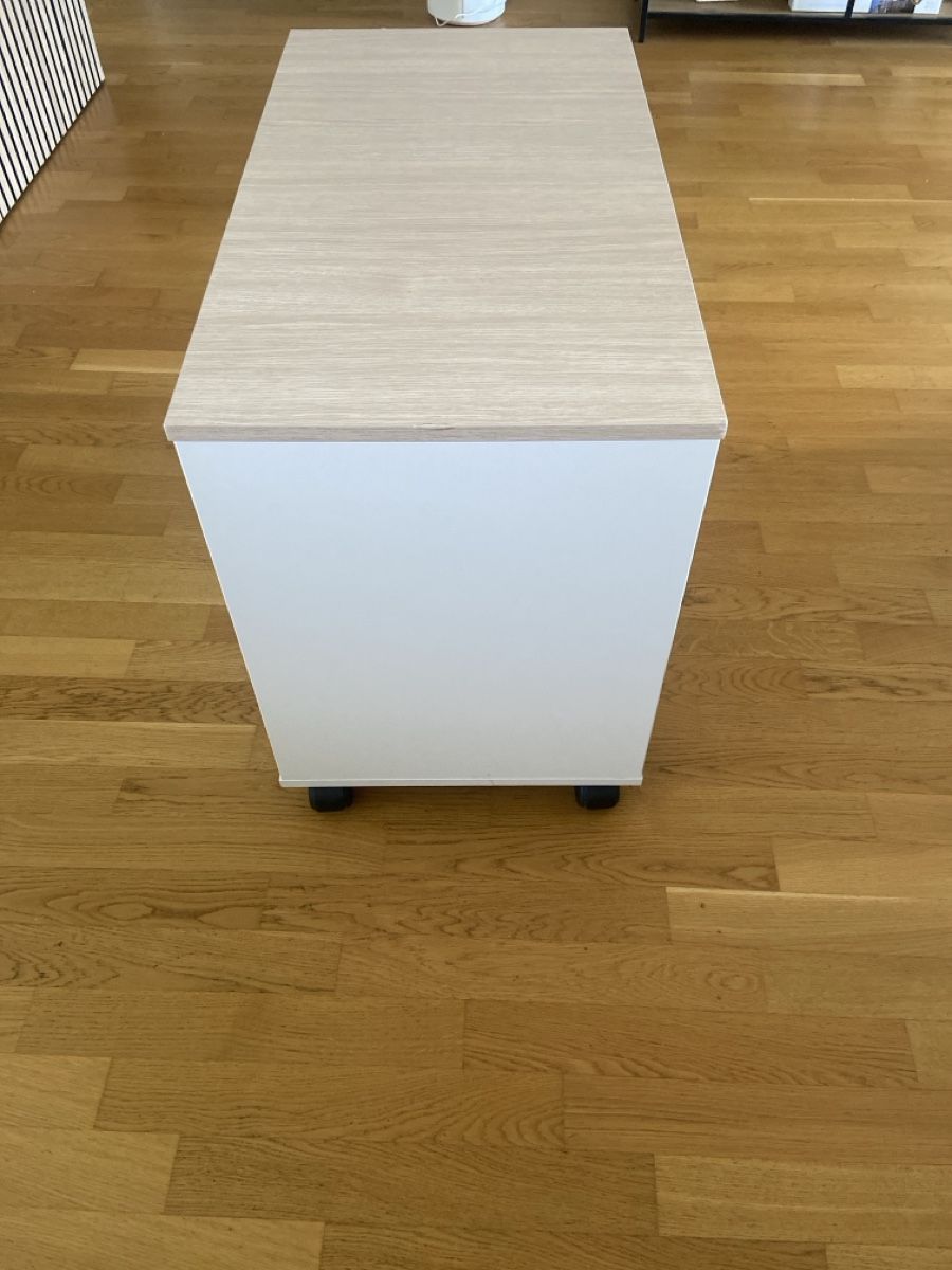Korpus: Rollcontainer mit 3 Schubladen, Holzakzent, Weiss – Gebraucht aus Adliswil von flo_r2rb 2