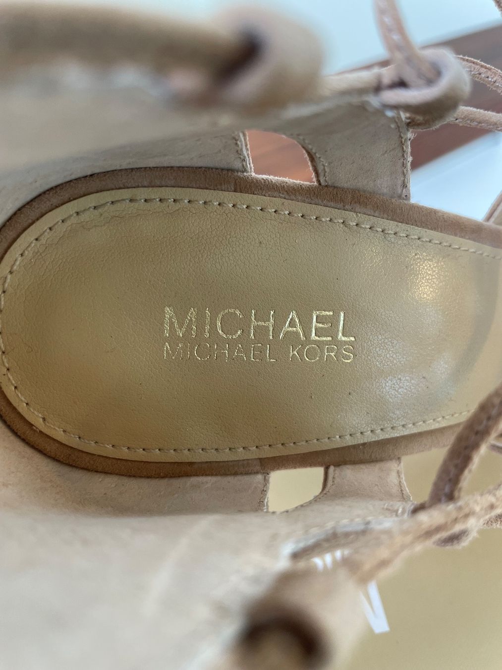 Michael Kors Damenschuhe: Michael KORS GENUINE SUEDE PUMPS, SIZE 36,5 – Gebraucht aus Forch von ele_9gsf 5