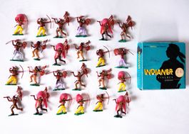 24 Indianer Spielzeugfiguren. Originalbox. 40-50er Jahre.