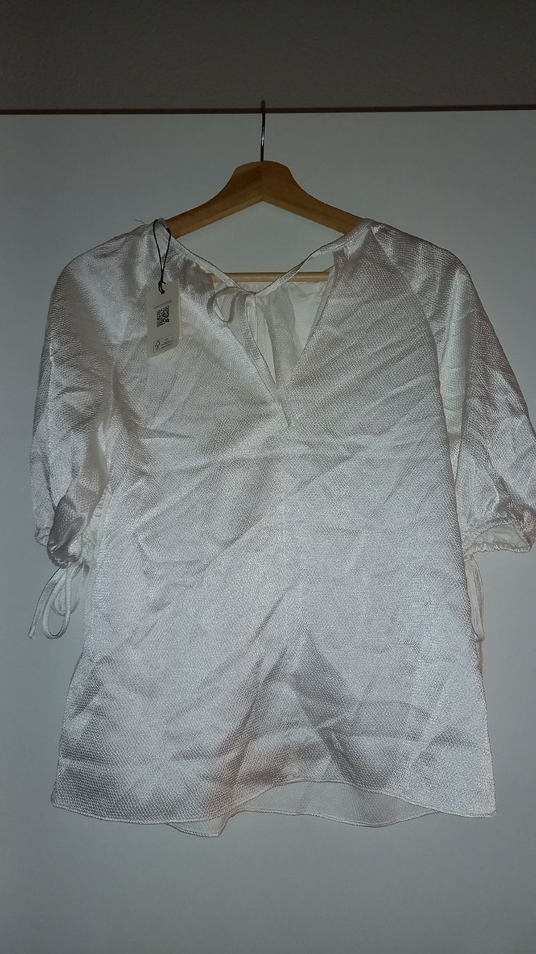 Top: Ted Baker White Puff Sleeve Blouse - New with Tags – Nuovo e nell'imballaggio originale da Zürich venduto da eil_ksp8 1